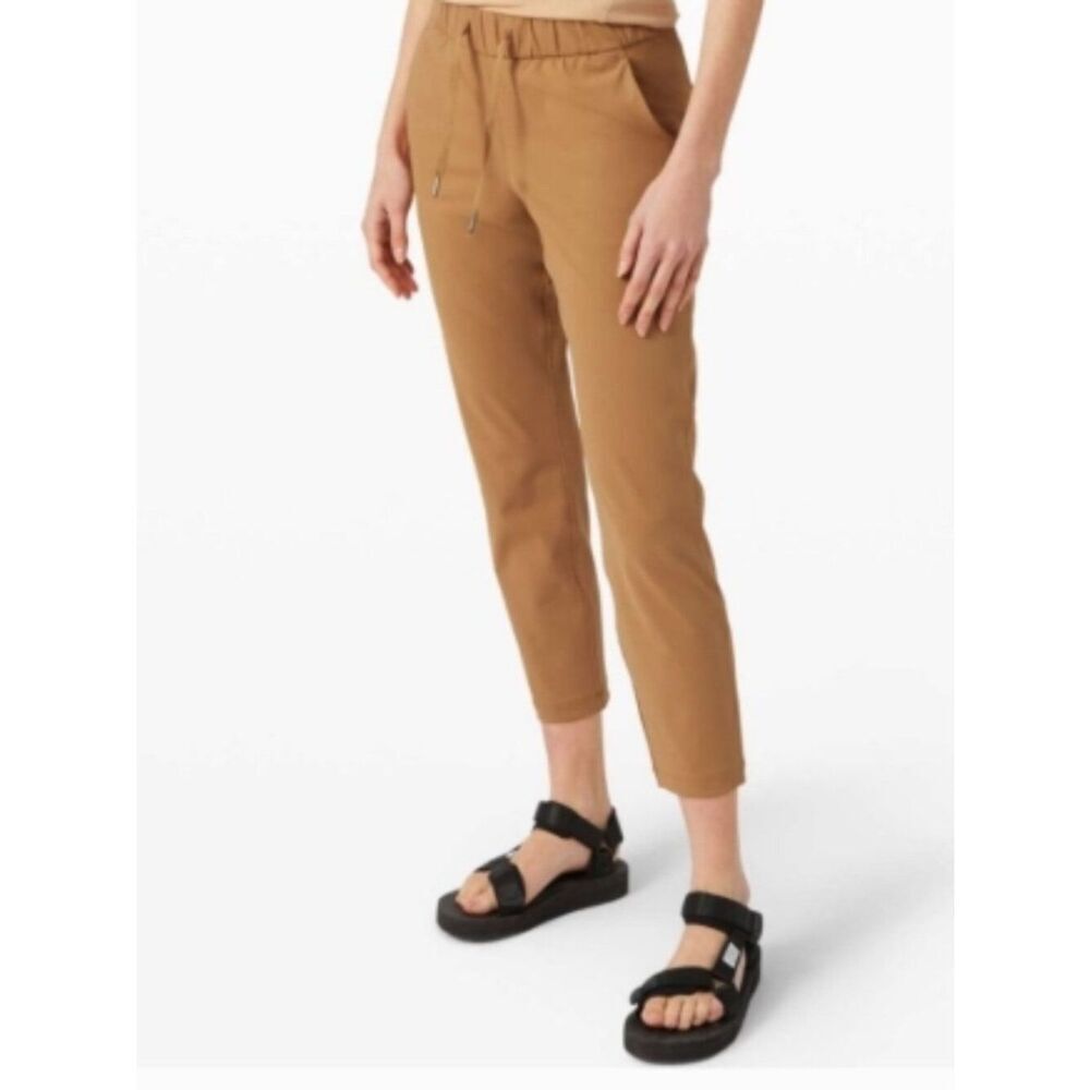 Like New! Lululemon On The Fly 7/8 Pant *27" Saddle Brown RARE in Size 2